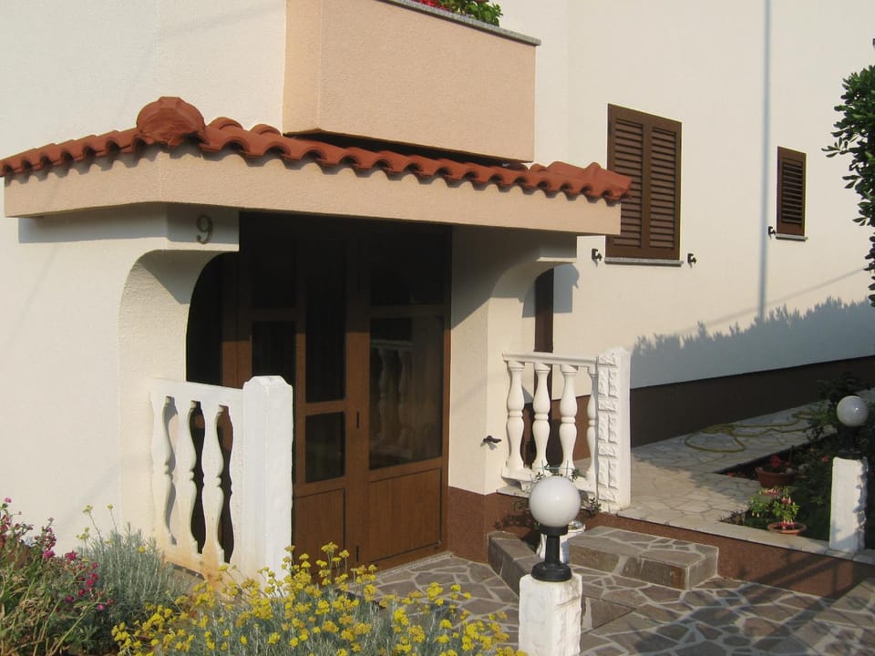 Property building, Facade/entrance