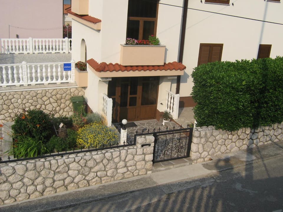 Property building, Facade/entrance