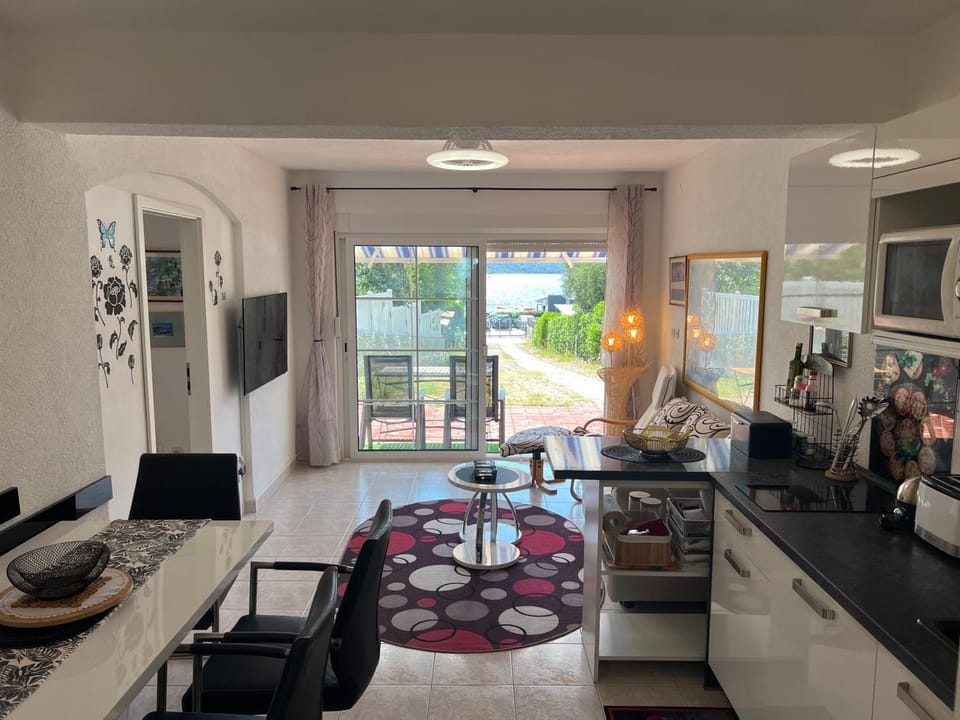 TV and multimedia, Kitchen or kitchenette, Living room, Seating area, Dining area, Evening entertainment