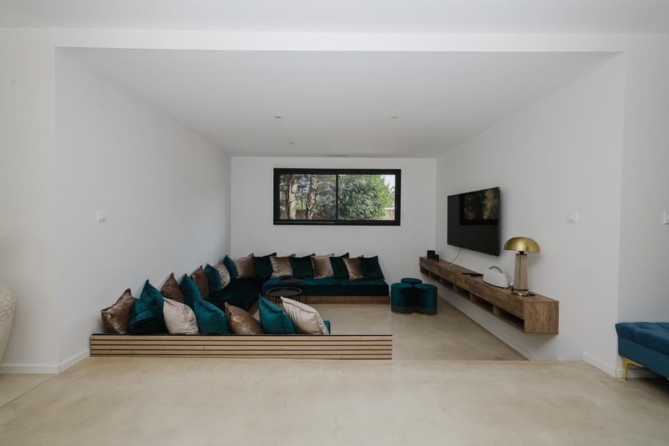 Communal lounge/ TV room