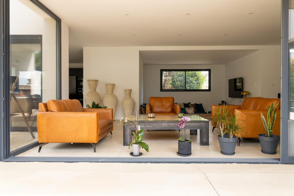 Patio, Living room