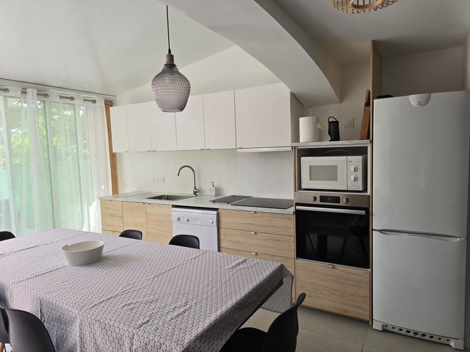 Kitchen or kitchenette, Dining area, dishwasher, oven, stove, toaster