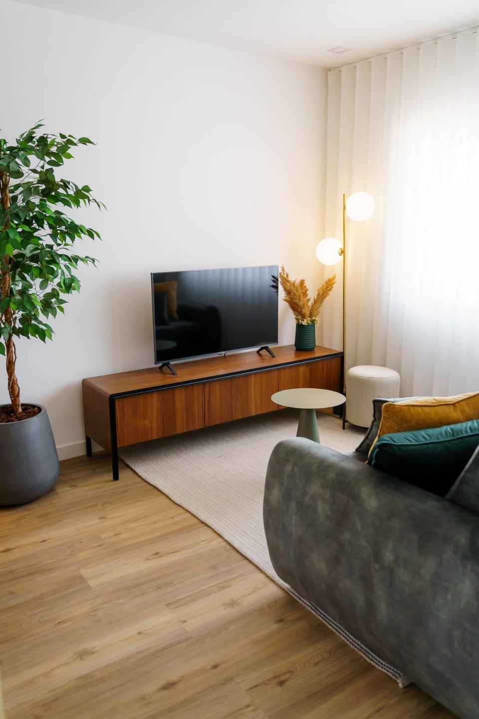 Communal lounge/ TV room, TV and multimedia, Living room, Seating area