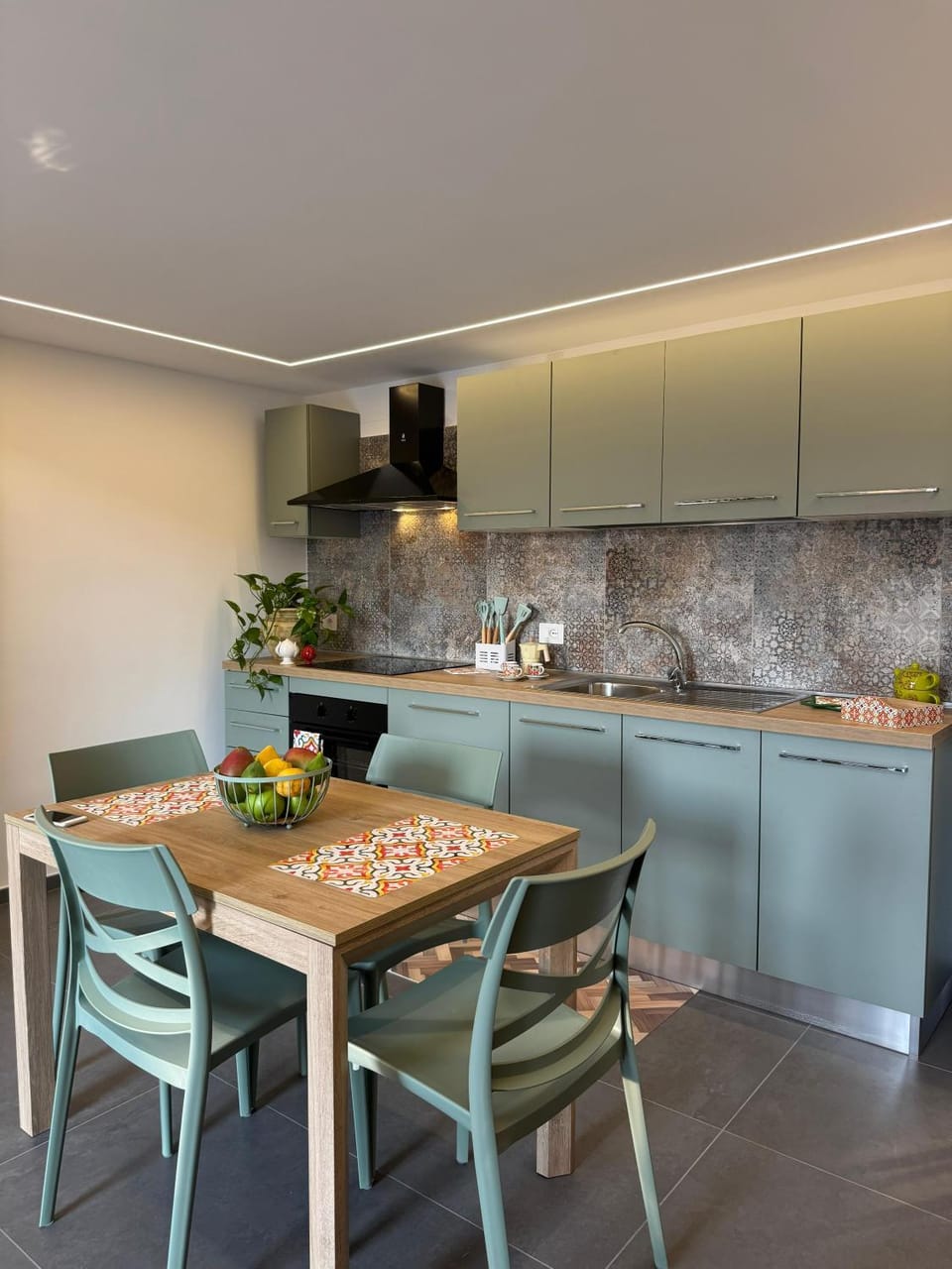 Kitchen or kitchenette, Dining area, stove