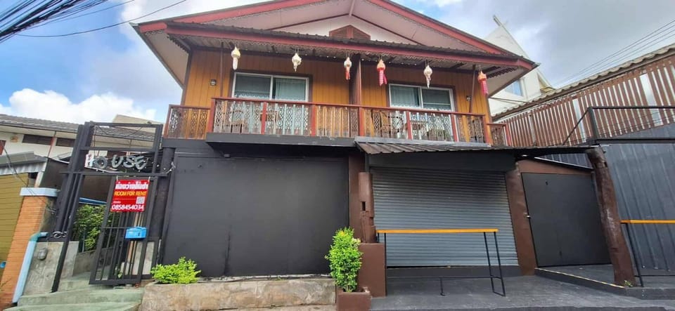 Ginger House & Bar Bed and Breakfast in Chiang Mai