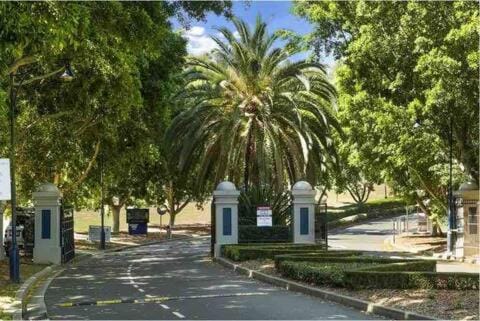The Links - luxury 3bdr villa in quiet estate Villa in Sydney