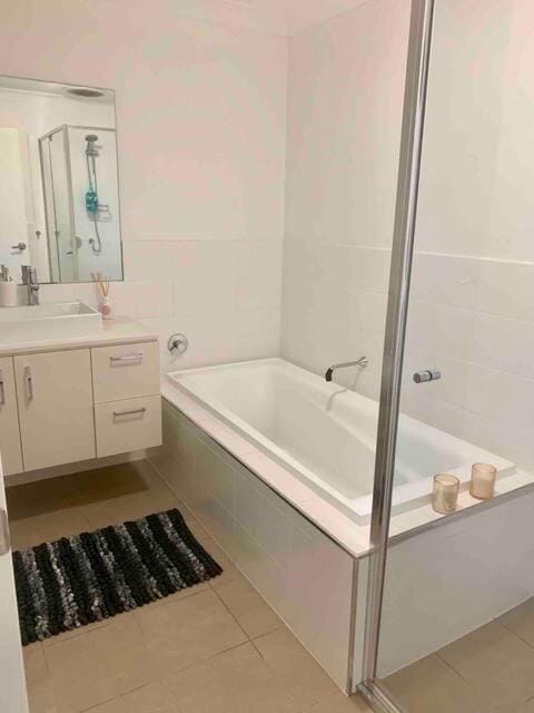 The Links - luxury 3bdr villa in quiet estate Villa in Sydney