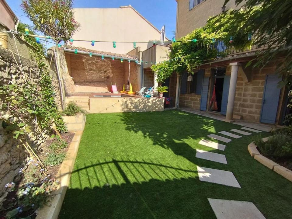 Delighting young and old alike Villa in Uzes