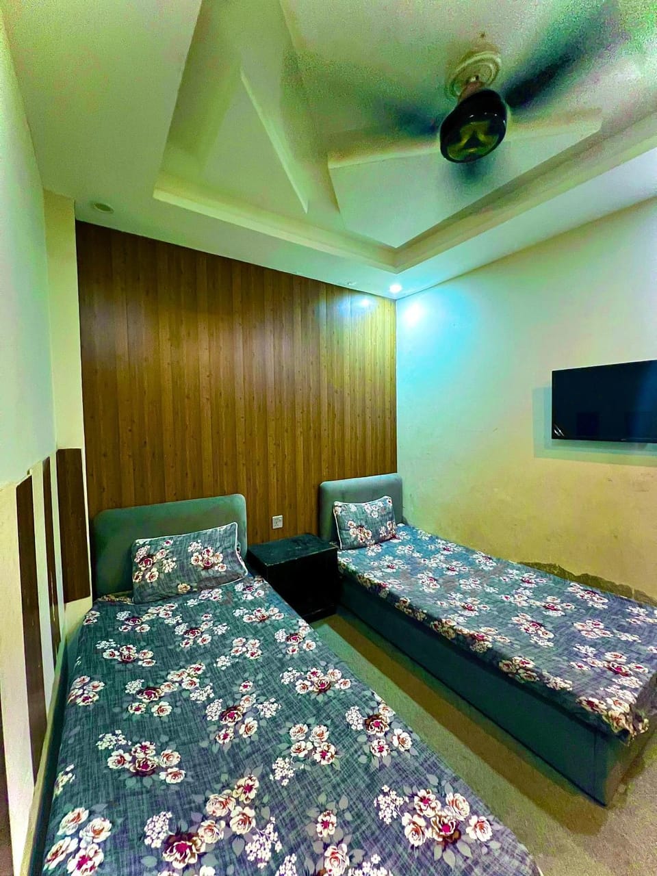 Bed, Bathroom, TV and multimedia, Photo of the whole room, Bedroom, Location
