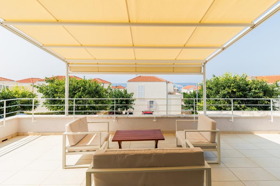 Patio, Balcony/Terrace, Seating area