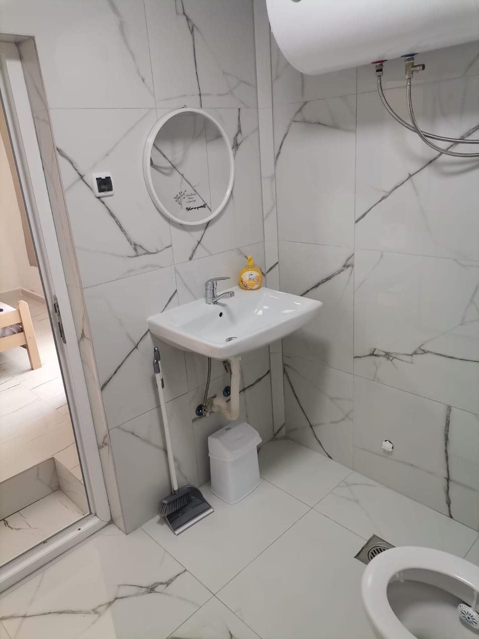 Shower, Toilet