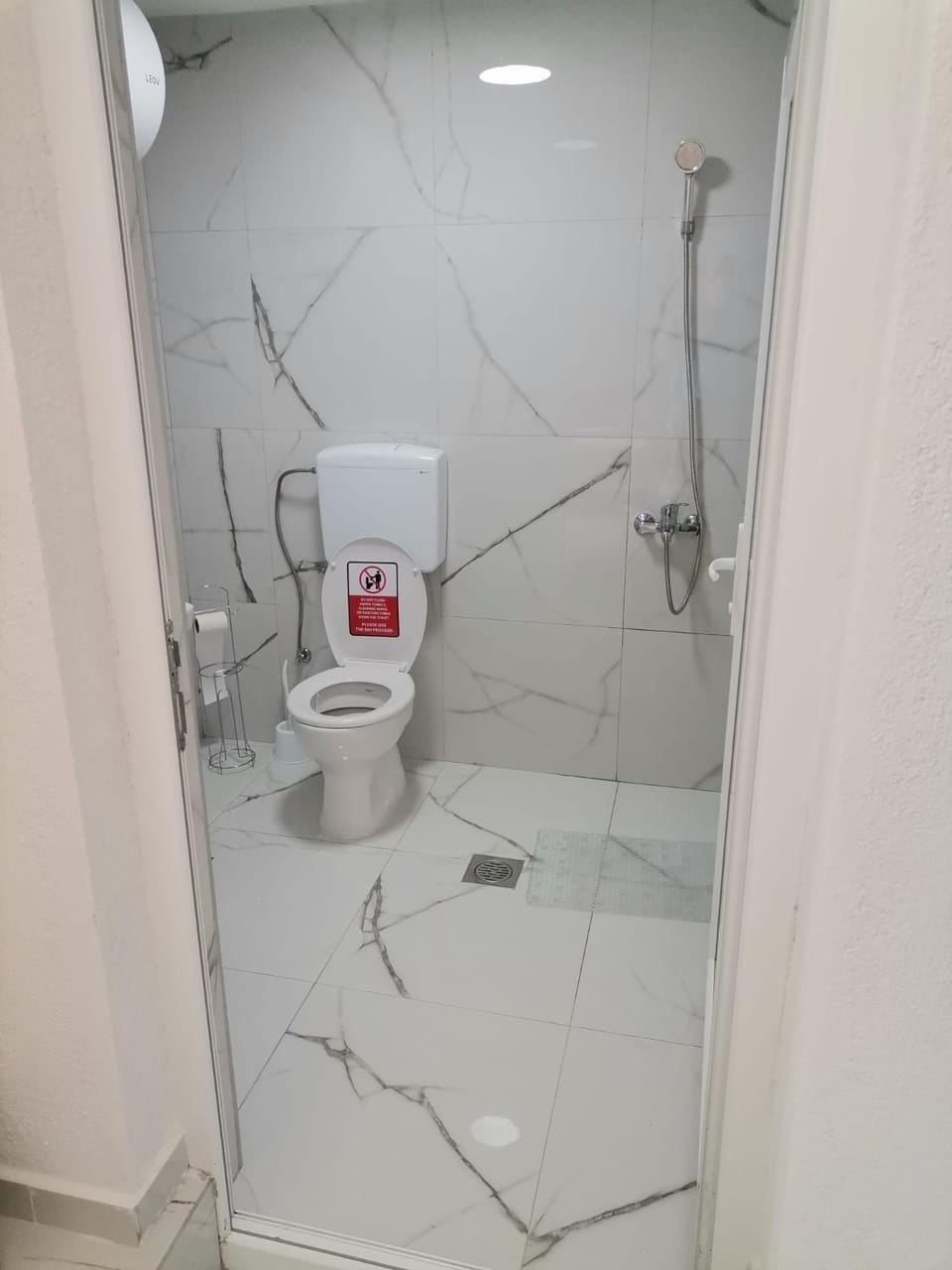 Shower, Toilet