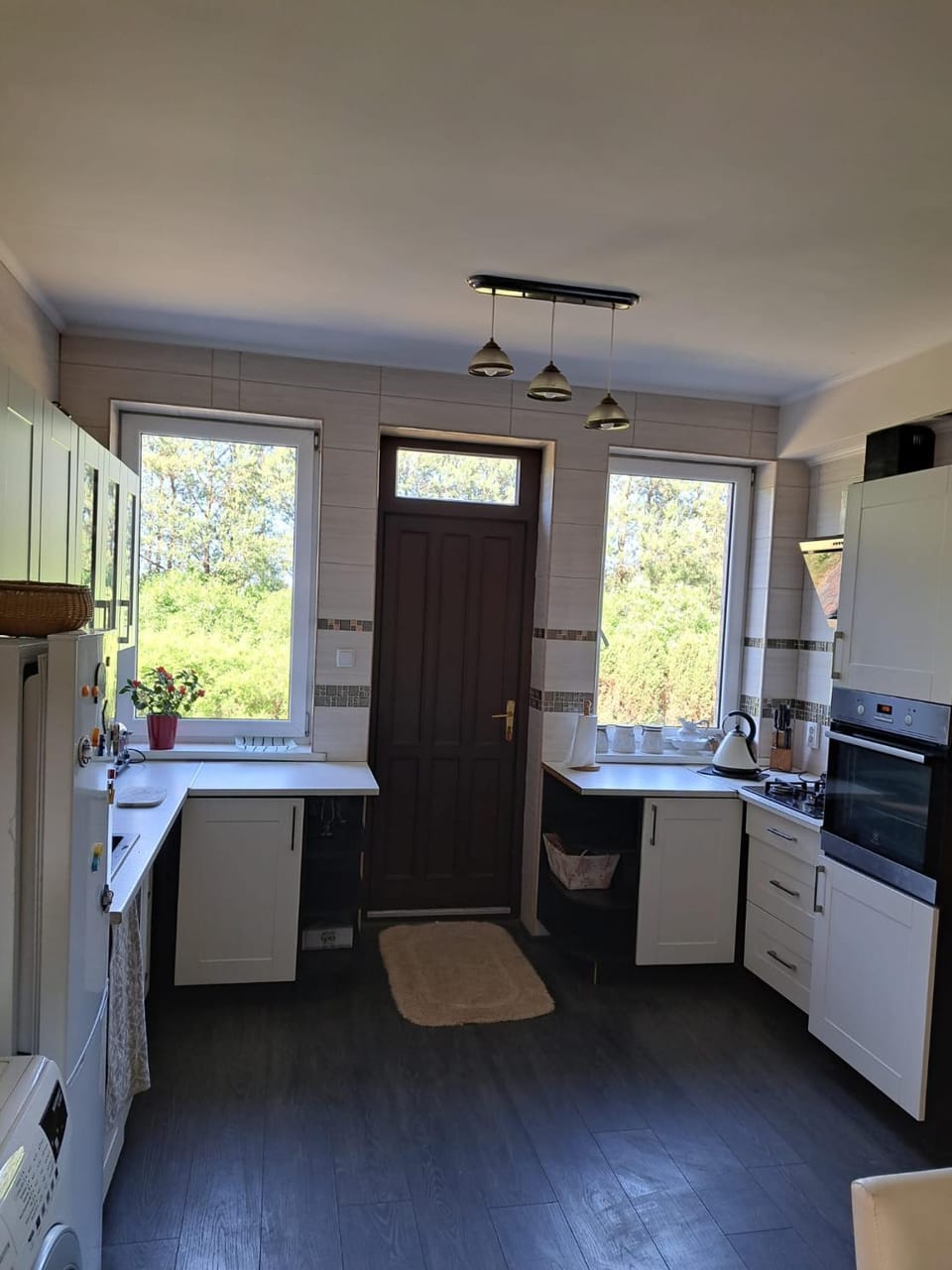 Kitchen or kitchenette, Dining area, oven