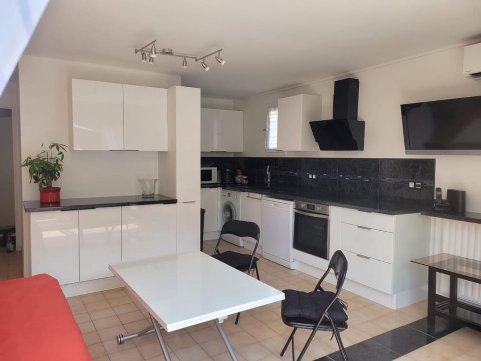 T3 RDJ south, Sea exit from residence Apartment in Saint-Raphael