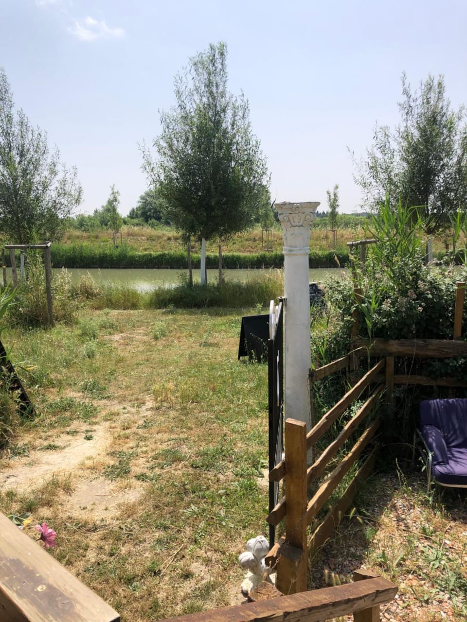 Roulotte au bord du canal du midi argeliers Campground/ 
RV Resort in Occitanie