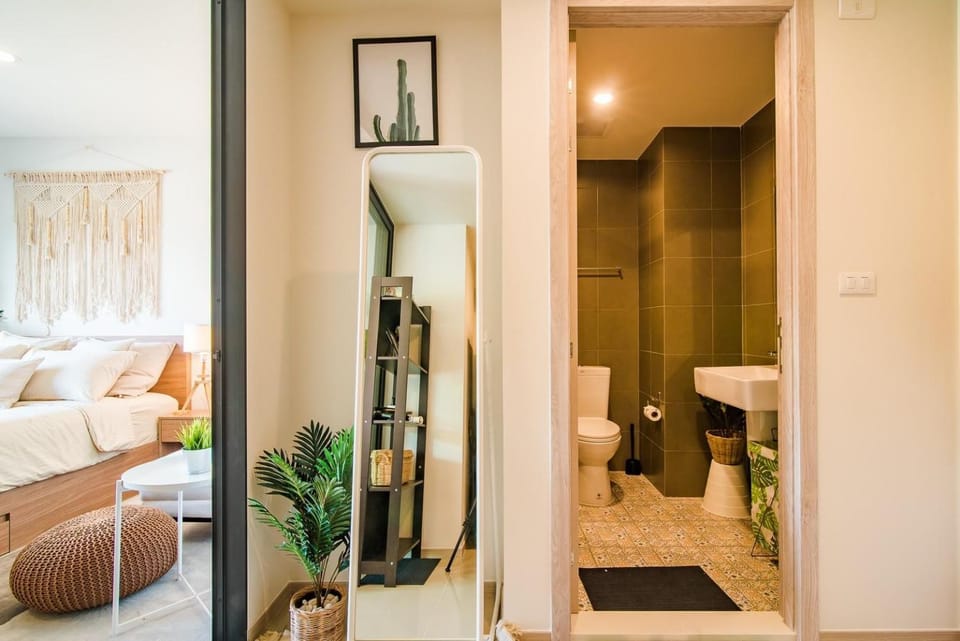 Lacasita HuaHin white room Condo Apartment in Hua Hin District