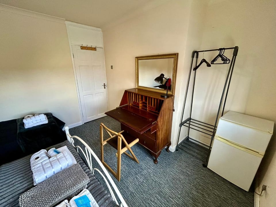 The Shaw House, 2 Bed and Breakfast in England