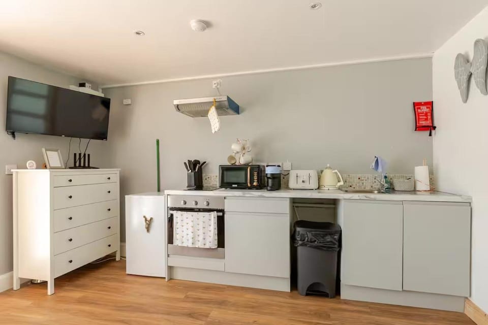 TV and multimedia, Coffee/tea facilities, Kitchen or kitchenette, minibar, toaster