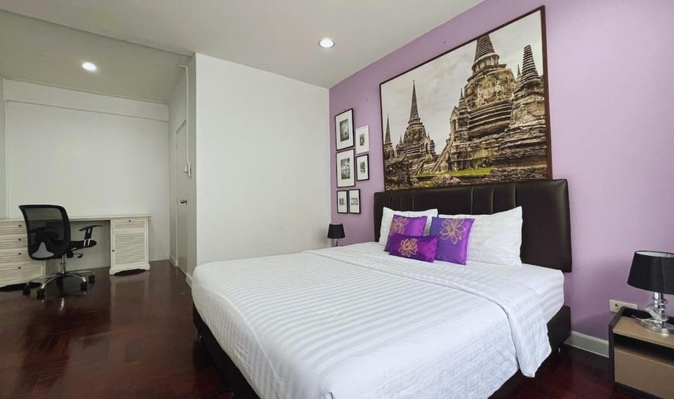 BTS Asoke 6bedroom townhouse Apartment in Bangkok