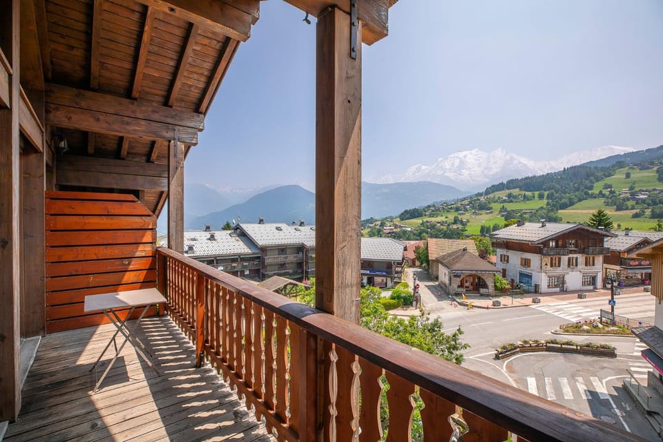 Property building, Day, Natural landscape, View (from property/room), Balcony/Terrace, Mountain view