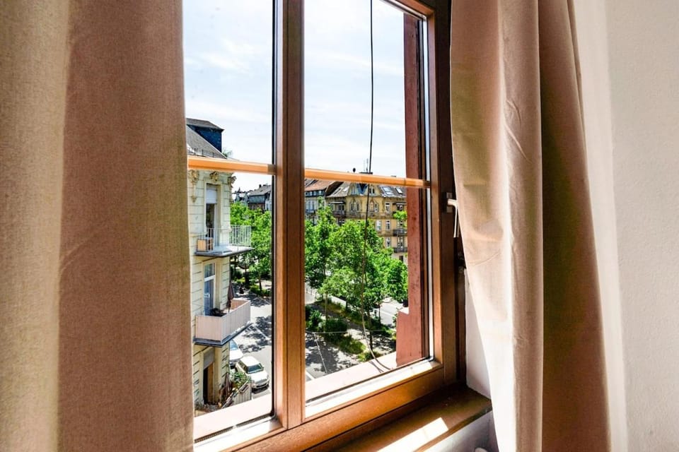 4BR Apartment - WIFI - NETFLIX - BUSINESS - ZENTRAL - KÜCHE Apartment in Wiesbaden