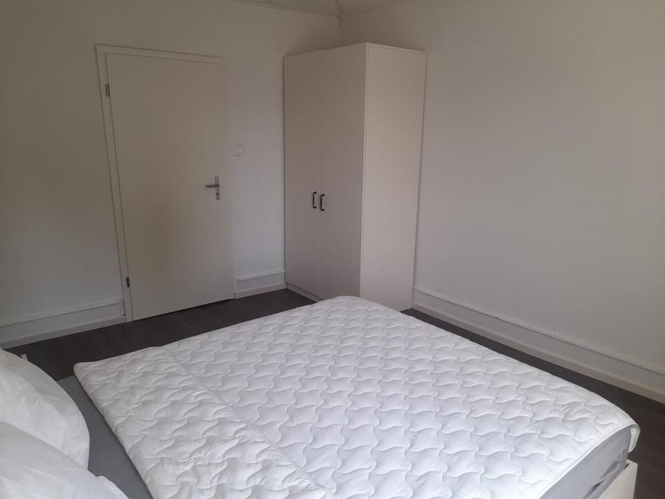 Budget Double Bedroom - Wohlen AG Bed and Breakfast in Aargau, Switzerland