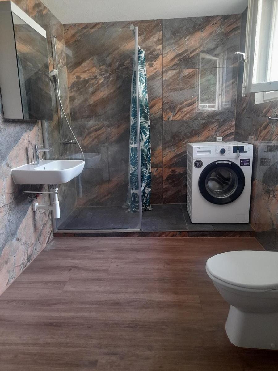 Budget Double Bedroom - Wohlen AG Bed and Breakfast in Aargau, Switzerland