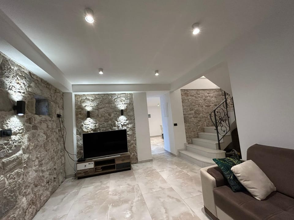 New! 2 Villa Complex for 16 persons near Omiš Villa in Split-Dalmatia County
