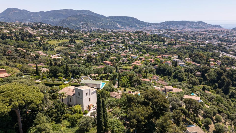 VILLA MONTE CRISTO - Villa conviviale a Nice - Superbe vue, piscine et jeux en plein air Villa in Nice