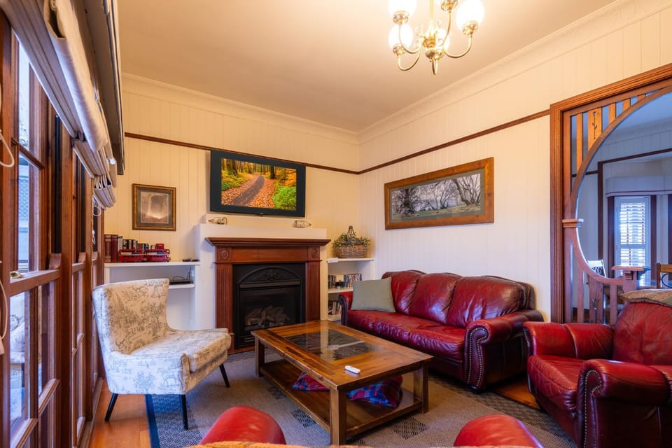 TV and multimedia, Living room, Seating area, fireplace, fireplace