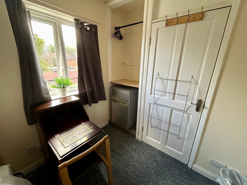The Shaw House, 3 Bed and Breakfast in England