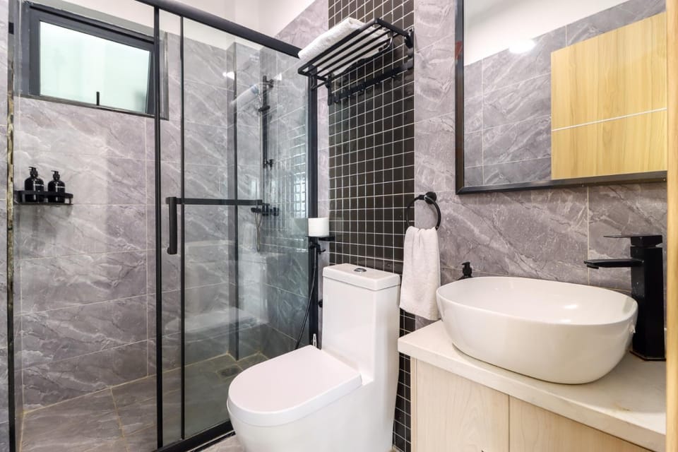 elegant luxurious three bedroom with swimming pool well equipped gym ample parking space and children playing ground and a relaxing rooftop with and amazing scenic city views Apartment in Nairobi County