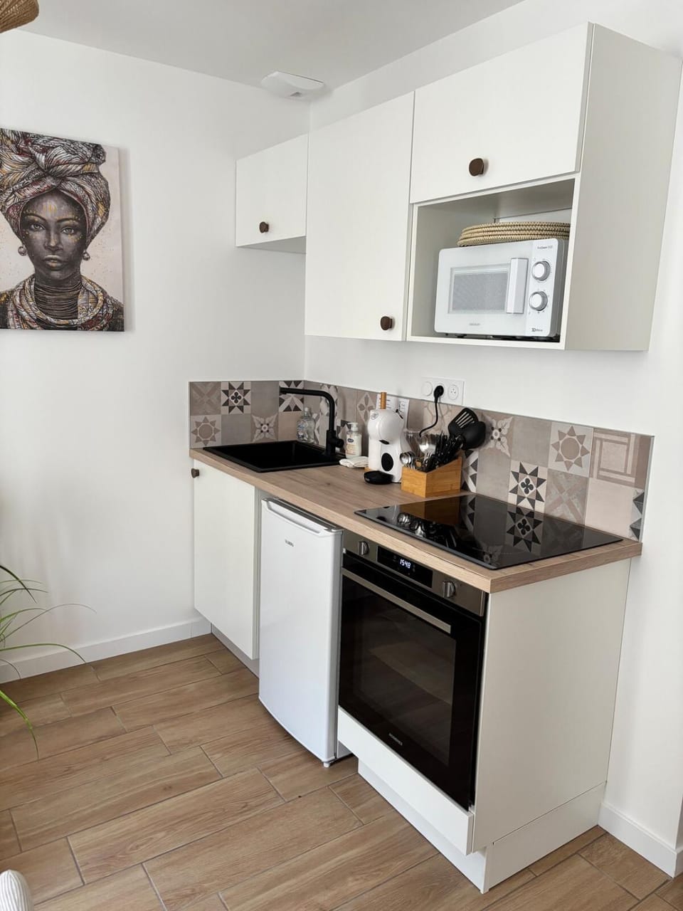 Kitchen or kitchenette
