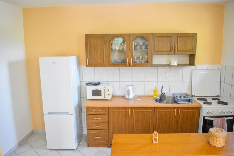 Kitchen or kitchenette, oven, stove