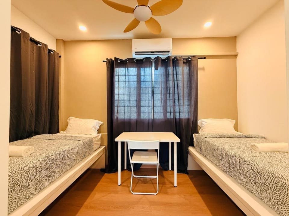 WhiteZen Family Homestay 9Room for 20pax Central Penang Villa in George Town