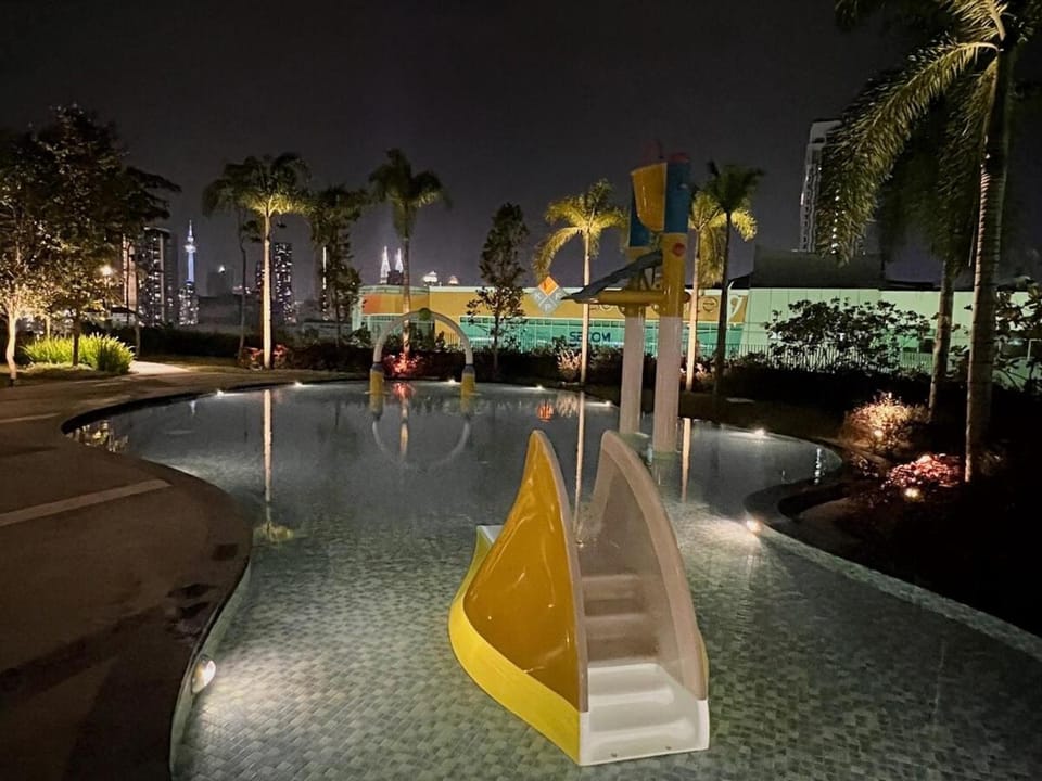 TrionKL Luxury Stay 2BR Free Wi-Fi 10min to KLCC - Chinese Host Apartment in Federal Territory of Kuala Lumpur