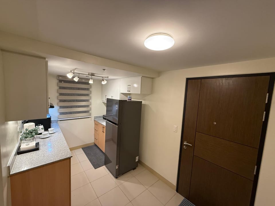 Kitchen or kitchenette, microwave, stove