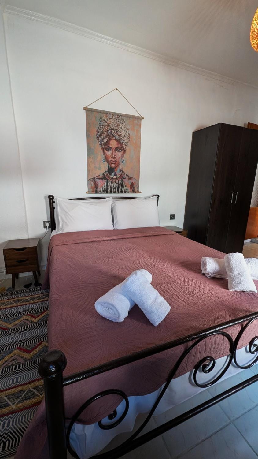 Bed, Photo of the whole room, Bedroom, towels