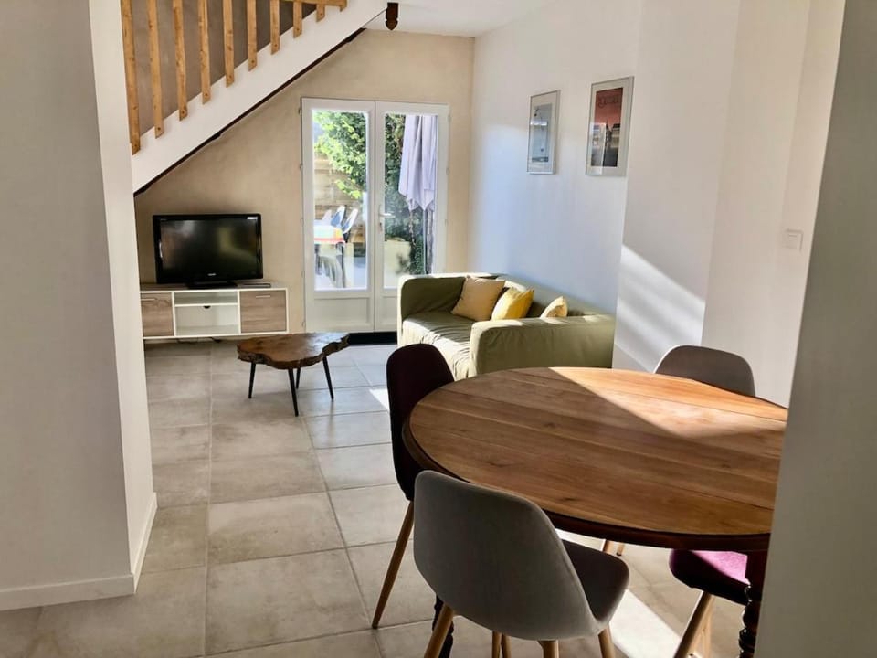 Communal lounge/ TV room, Dining area