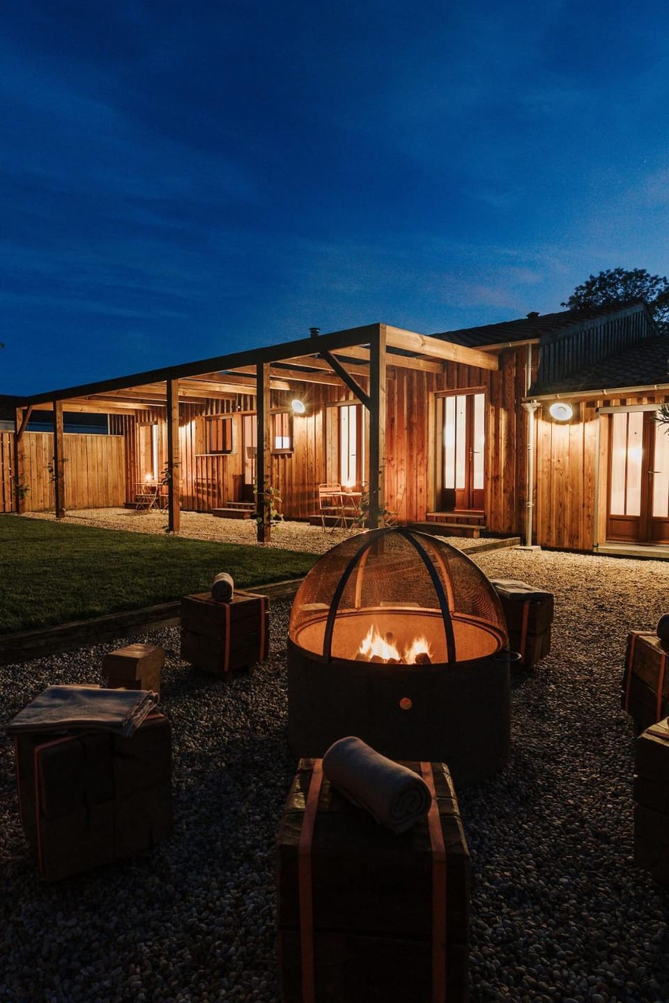 Patio, Spring, Day, Night, Winter, Summer, BBQ facilities, Garden, Decorative detail, Autumn, Garden view, Time of day