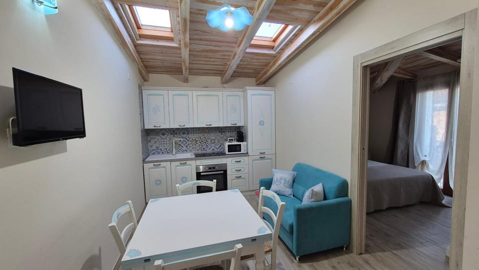 Living room, Dining area, kitchen