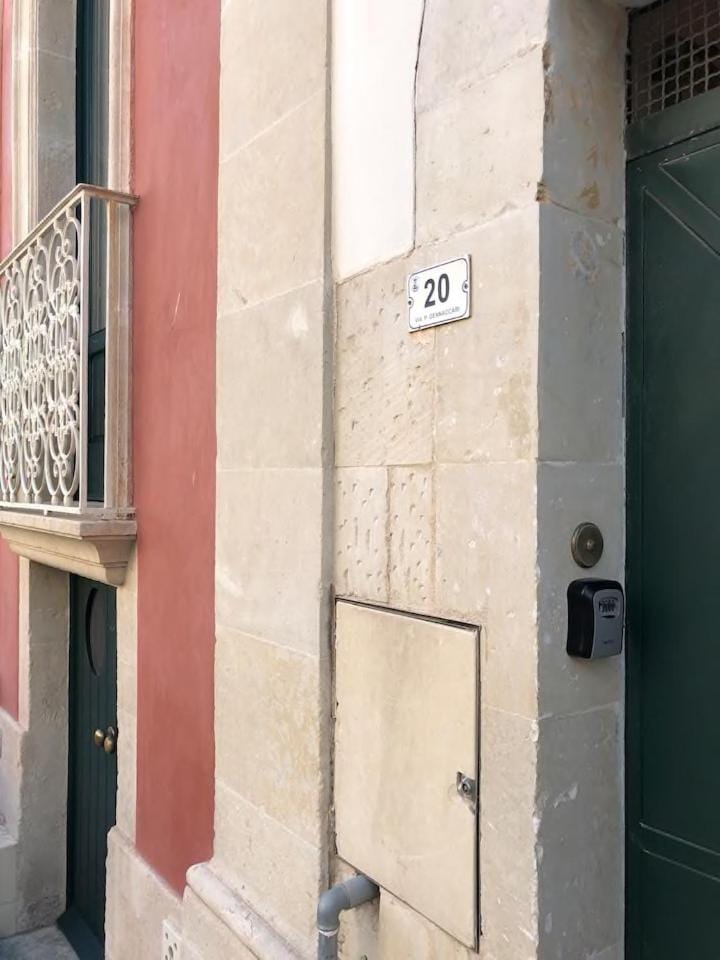 Facade/entrance, Area and facilities