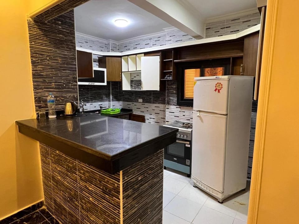 Kitchen or kitchenette, minibar, oven, stove