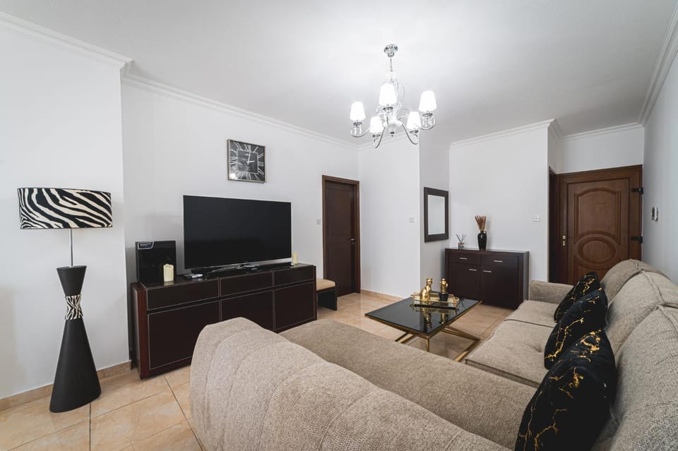TV and multimedia, Living room, Seating area, Evening entertainment