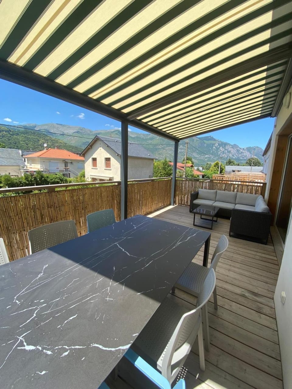 Balcony/Terrace, Dining area, Mountain view