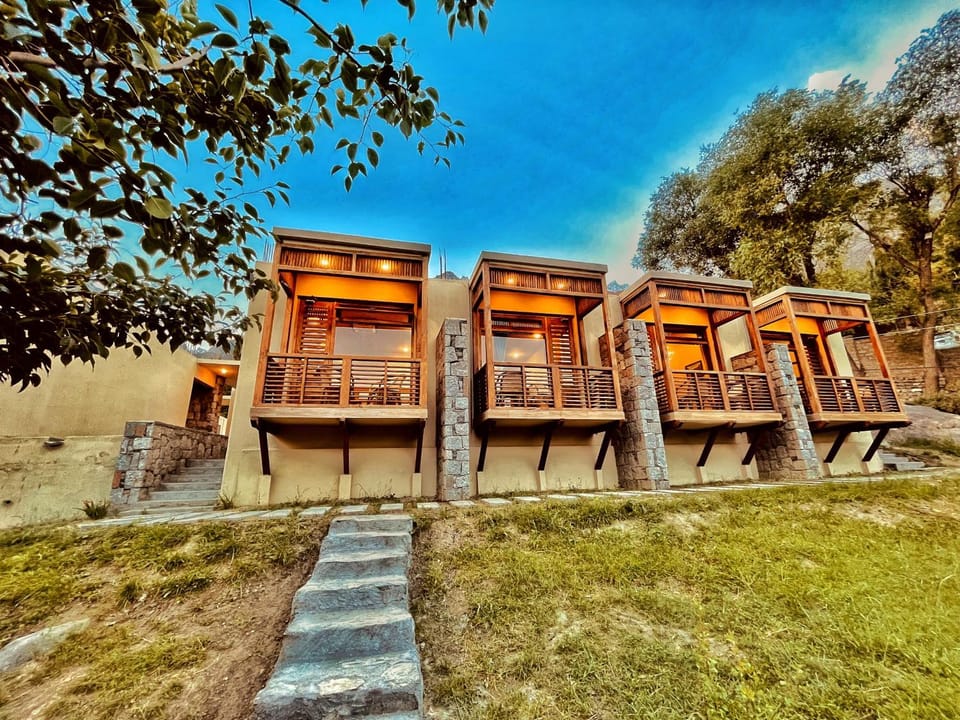 Property building, Day