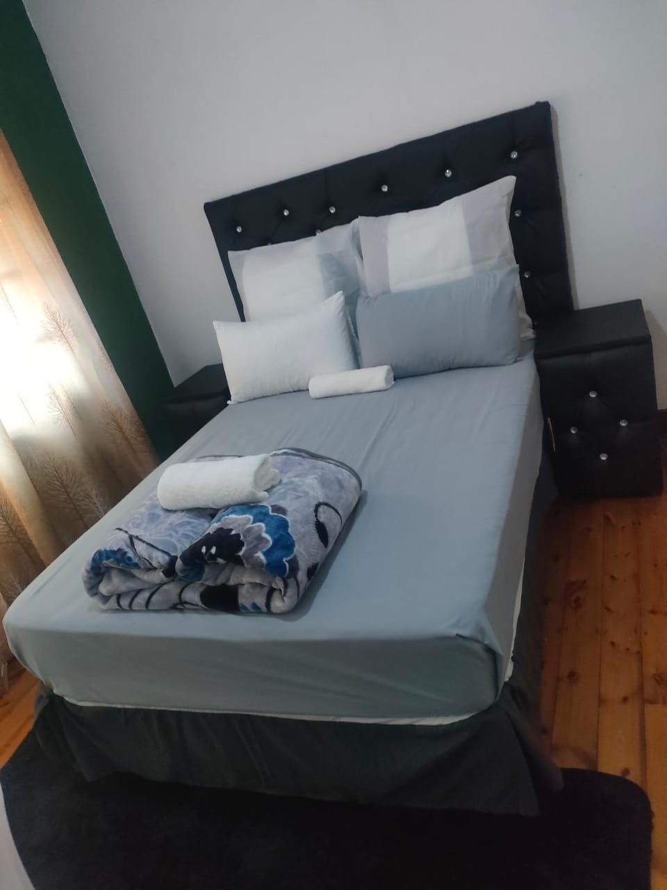 Bed, Photo of the whole room