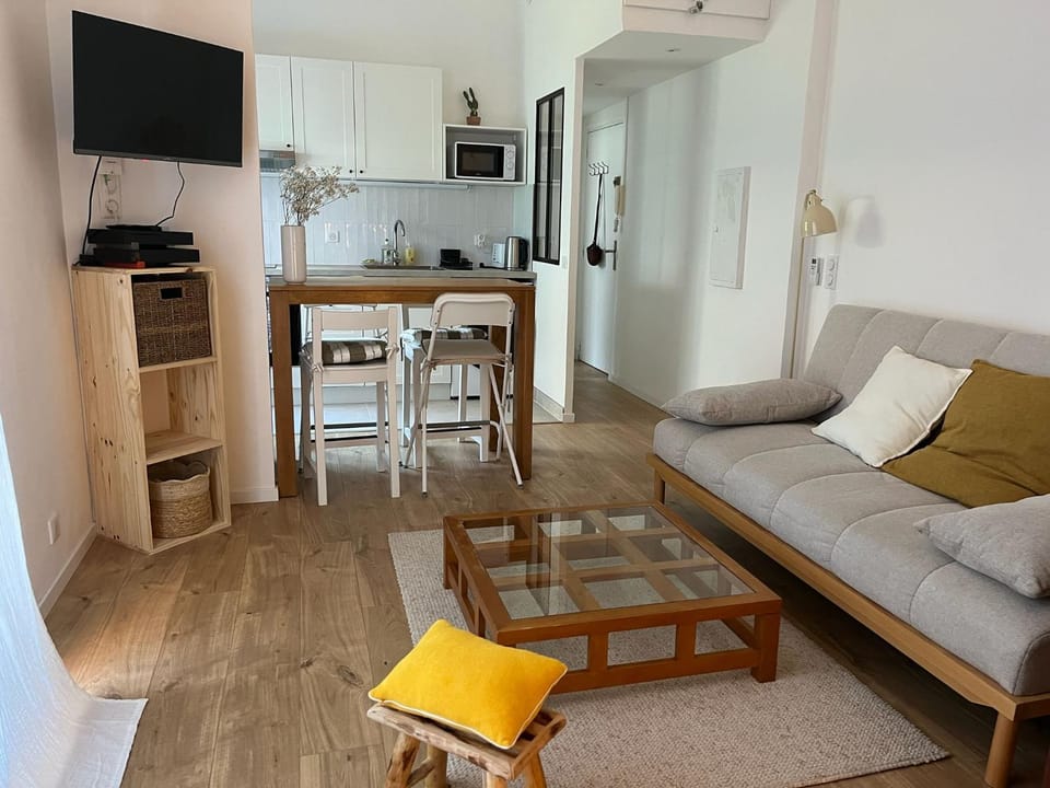 Charmant T1 en centre-ville de Juan Les Pins Apartment in Antibes