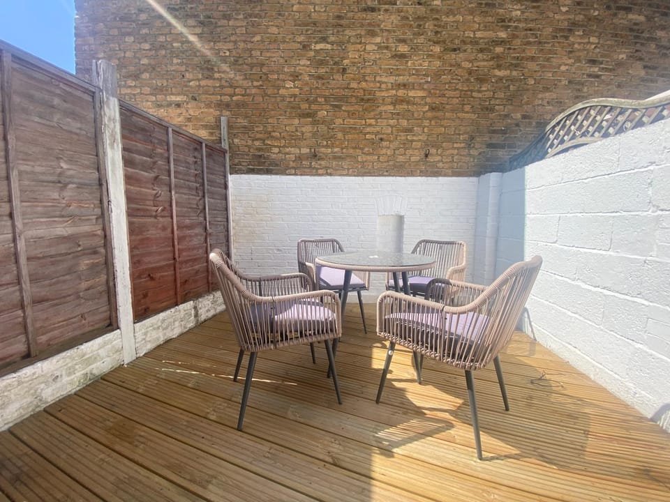 Day, Balcony/Terrace, Seating area, Dining area