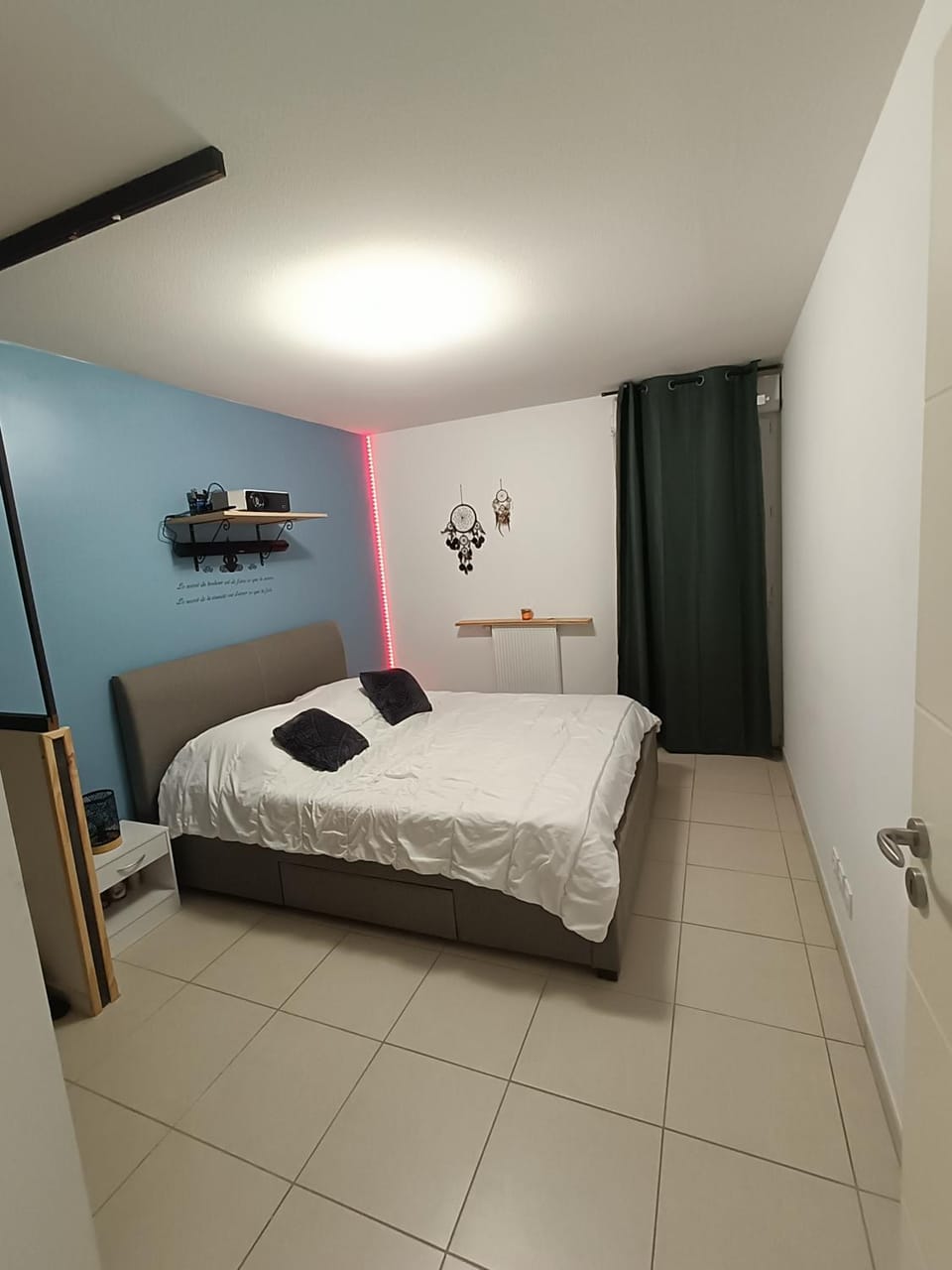 Bed, Bedroom